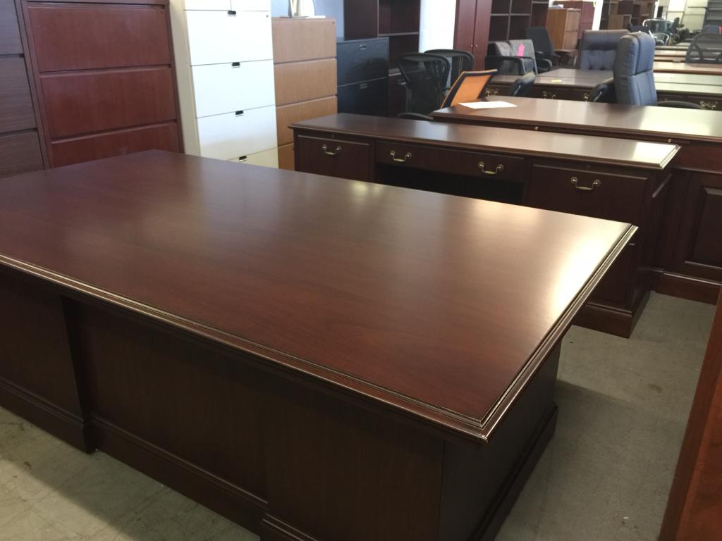 Used Office Desks : EXECUTIVE TRADITIONAL STYLE DESK & CREDENZA at ...