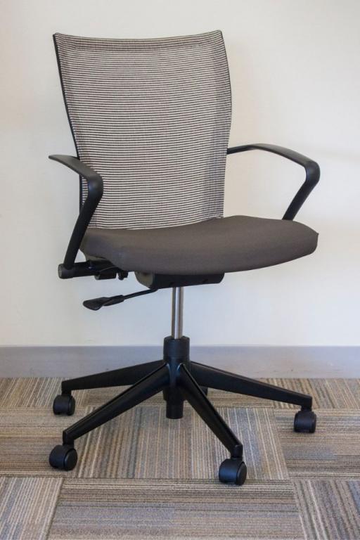 Used Office Chairs : Haworth X99 Conference Chair at Furniture Finders