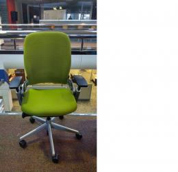 Pre-Owned Steelcase Leap V2 (Wasabi/Midnight)
