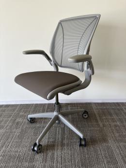 Humanscale Diffrient World Chair Loaded Grey