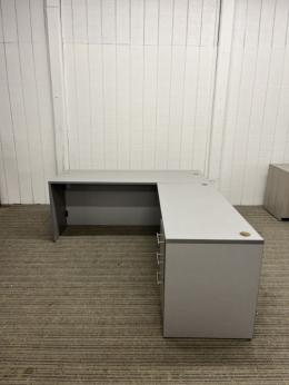 L-Desk with B/B/F Pedestal Gray