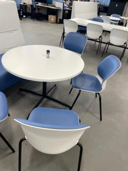 Pre-Owned Blue Vinyl Seat/Back Stack Chair